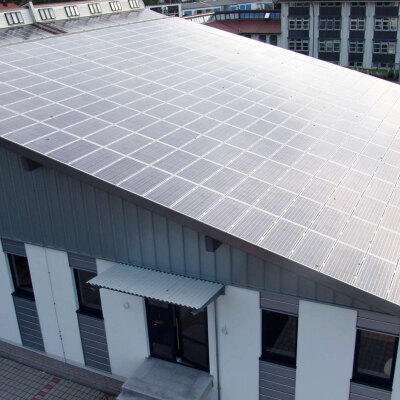 PV-Anlage auf dem Firmengebäude der WUN elektro