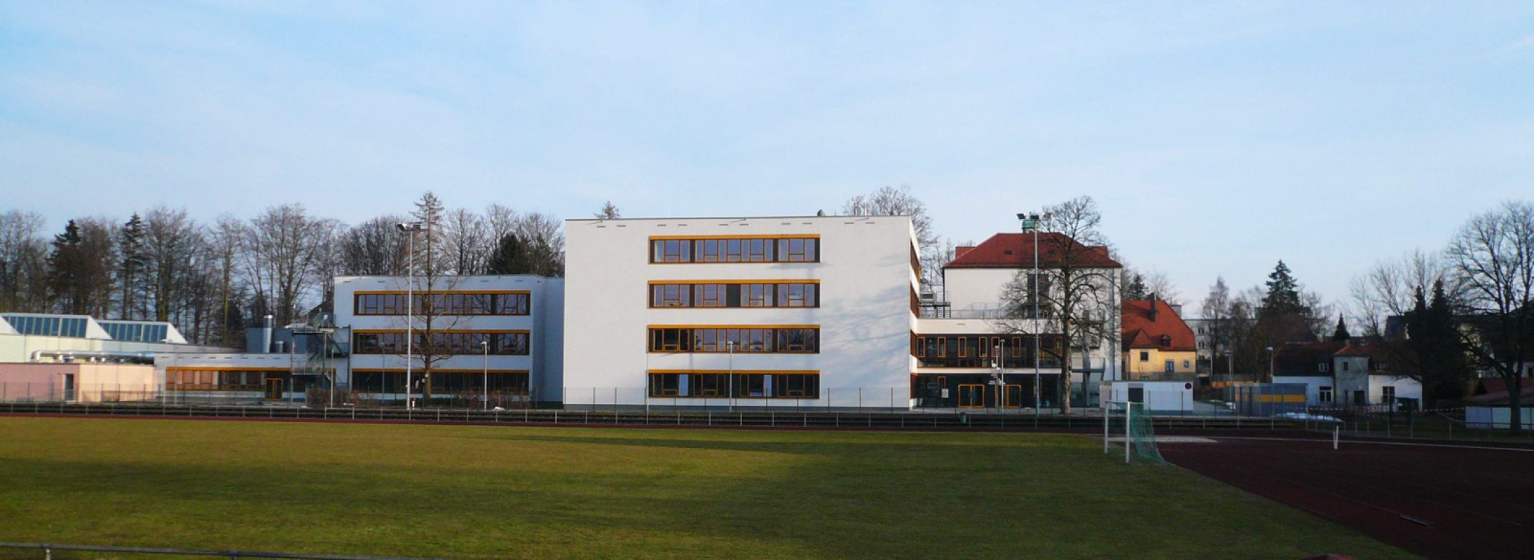 Neubau und Sanierung von vier Schulen